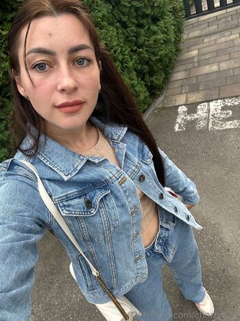 Cherry 18 / girlyours01 / cherry_alina0001 nude photo #31