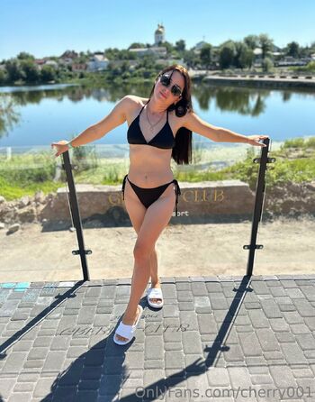 Cherry 18 / girlyours01 / cherry_alina0001 nude photo #32