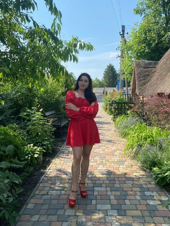 Cherry 18 / girlyours01 / cherry_alina0001 nude photo #36