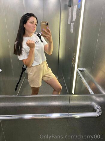 Cherry 18 / girlyours01 / cherry_alina0001 nude photo #37