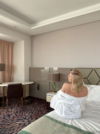 Lili / glaciagold nude photo #4