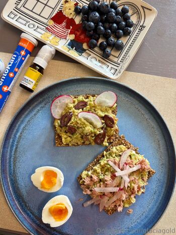 Lili / glaciagold nude photo #7