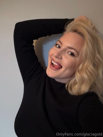 Lili / glaciagold nude photo #8