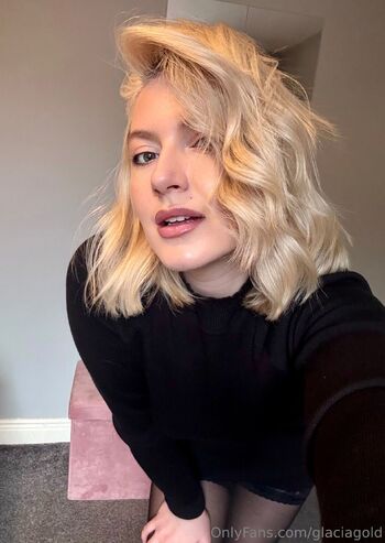 Lili / glaciagold nude photo #9