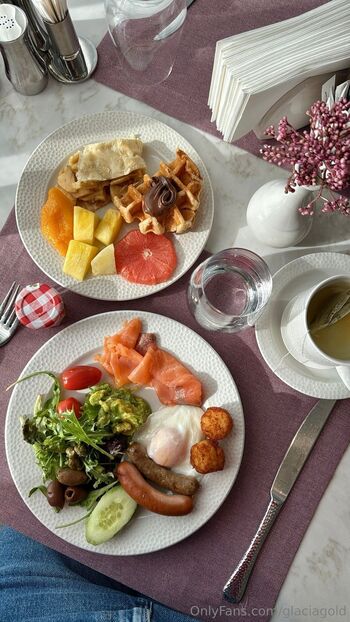 Lili / glaciagold nude photo #11