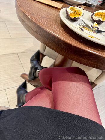 Lili / glaciagold nude photo #12