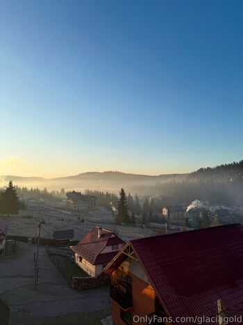 Lili / glaciagold nude photo #13