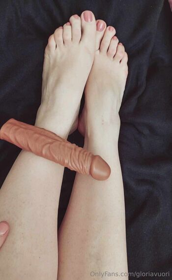 NipsAndTip / gloriavuori nude photo #10