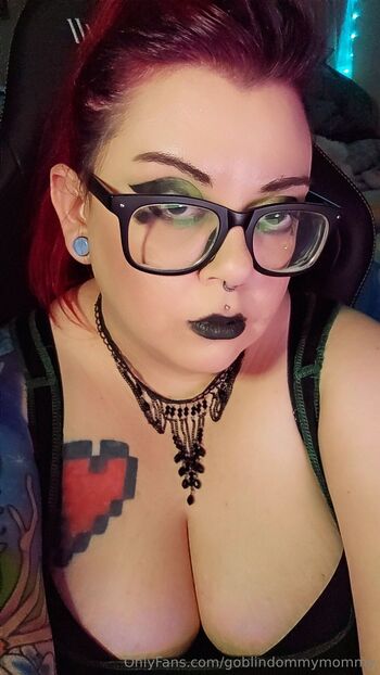 Goblin Dommy Momm / goblindommymommy nude photo #11