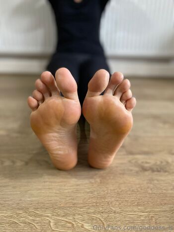 Goddess L / goddess_ls / footgoddessls nude photo #7