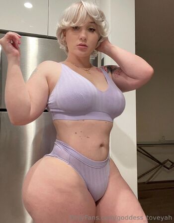 Veyah / goddess_toveyah nude photo #15