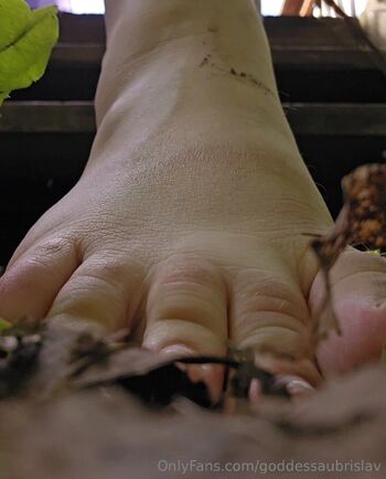 Goddess Aubr / goddessaubrislav / earthlysoles2 / earthlytoes nude photo #2