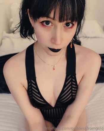Goddess Cynthi / goddessfromgold nude photo #1
