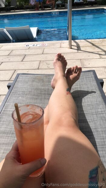 Miss / goddessmissy420 nude photo #10