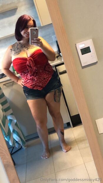 Miss / goddessmissy420 nude photo #16