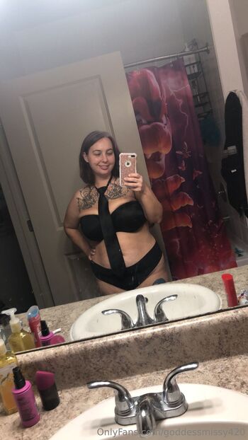 Miss / goddessmissy420 nude photo #17