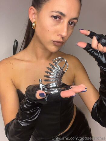 ROMA FEMDOM - PEGGING - HUM SESSION / goddessroma nude photo #10