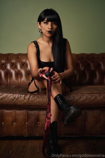 ROMA FEMDOM - PEGGING - HUM SESSION / goddessroma nude photo #29