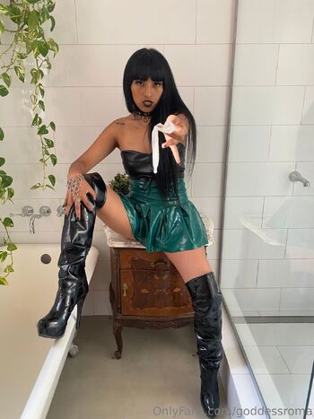 ROMA FEMDOM - PEGGING - HUM SESSION / goddessroma nude photo #32