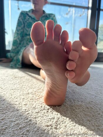 Goddess Silky Soles FRE / goddesssilkysolesfree nude photo #6