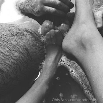 GoddessTa / goddesstam / feet-queentam / feetlqueentam nude photo #9