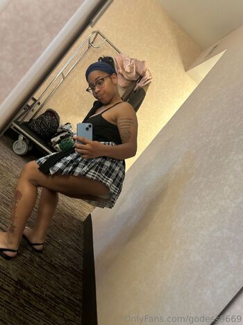 GODDES / godess9669 / lightskyngoddess / goddess30469 nude photo #2