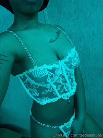 GODDES / godess9669 / lightskyngoddess / goddess30469 nude photo #5