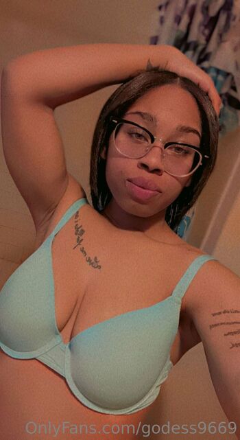 GODDES / godess9669 / lightskyngoddess / goddess30469 nude photo #21