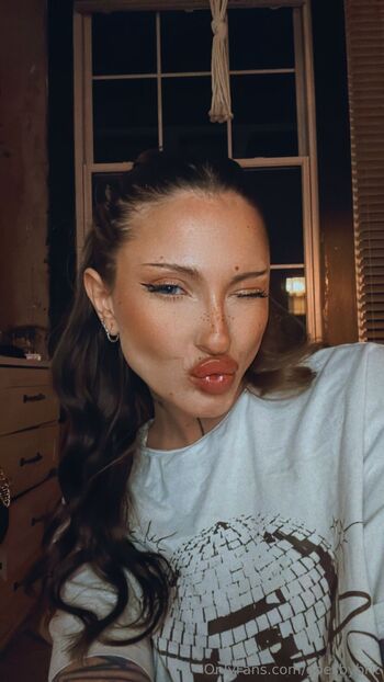 Brit / goesbybrit / strawbritty nude photo #6