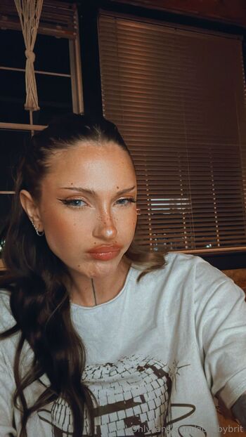 Brit / goesbybrit / strawbritty nude photo #7