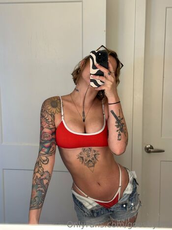 Brit / goesbybrit / strawbritty nude photo #10
