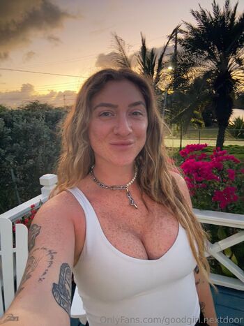 Chloë / goodgirl.nextdoor nude photo #3