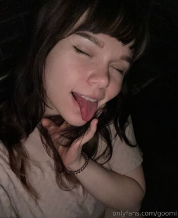 thicc anime gaymer gf / goomi nude photo #13