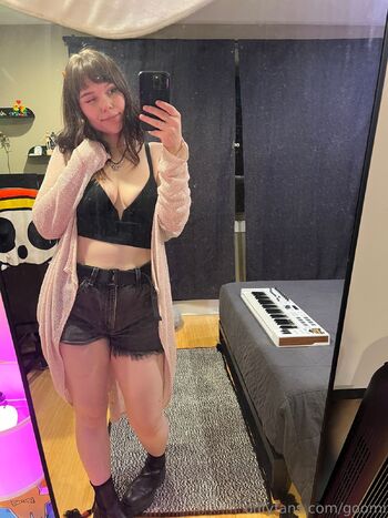 thicc anime gaymer gf / goomi nude photo #15