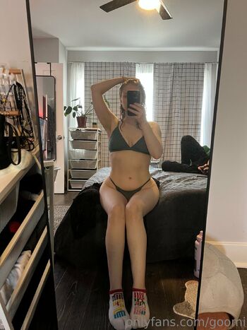 thicc anime gaymer gf / goomi nude photo #29