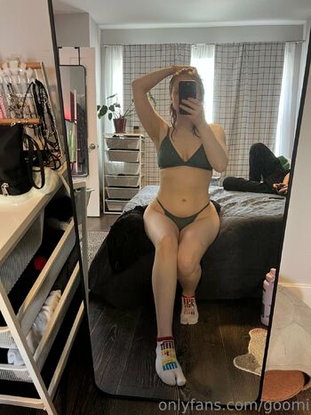 thicc anime gaymer gf / goomi nude photo #30