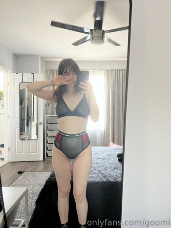 thicc anime gaymer gf / goomi nude photo #36