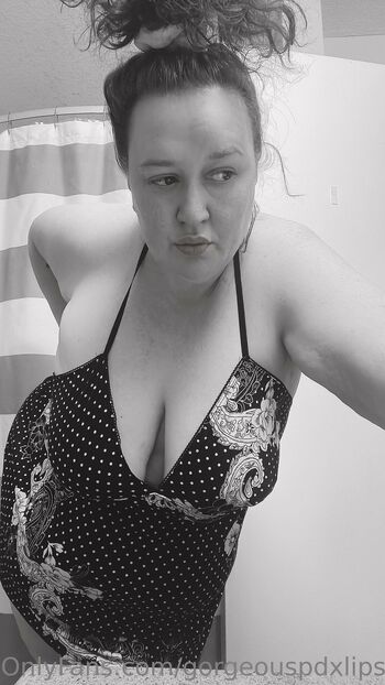 Ry / gorgeouspdxlips nude photo #17