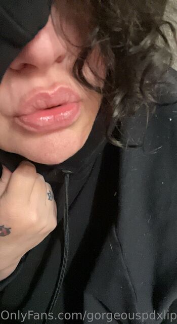 Ry / gorgeouspdxlips nude photo #28