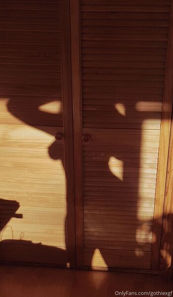 Gothi / gothiexgf nude photo #3