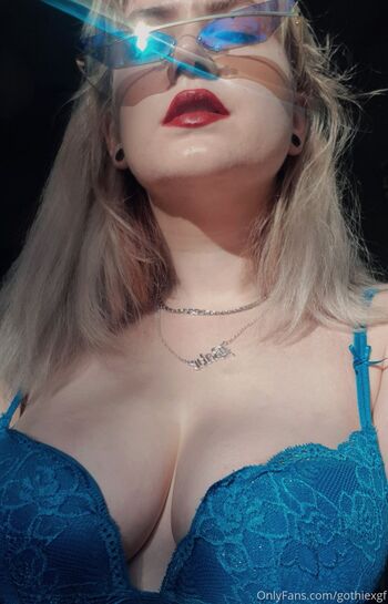 Gothi / gothiexgf nude photo #9