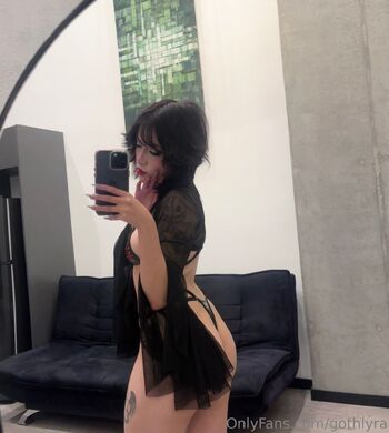 lyra / gothlyra nude photo #3