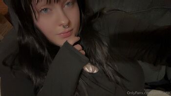 Rian / gothriana nude photo #6