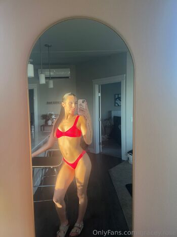 Grace / gracey.rose nude photo #2