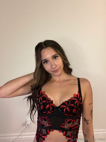 Grace / gracey.rose nude photo #4