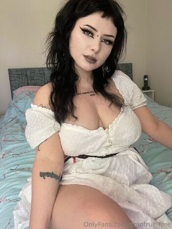 Sewergirl / grapfruit-free nude photo #11