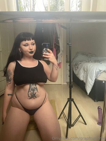 Sewergirl / grapfruit-free nude photo #19