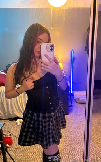 grimbarbievi / grimbarbievip nude photo #2