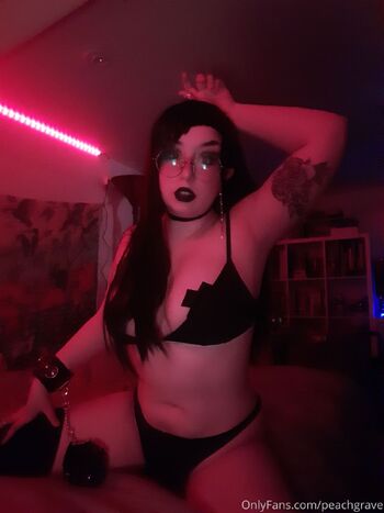 GRRRAVES statussleepy / grrraves nude photo #3