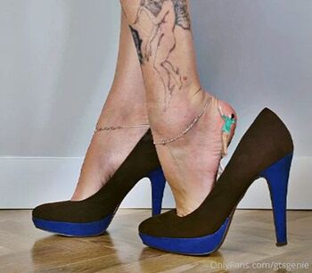 Giantess Geni / gtsgenie nude photo #16